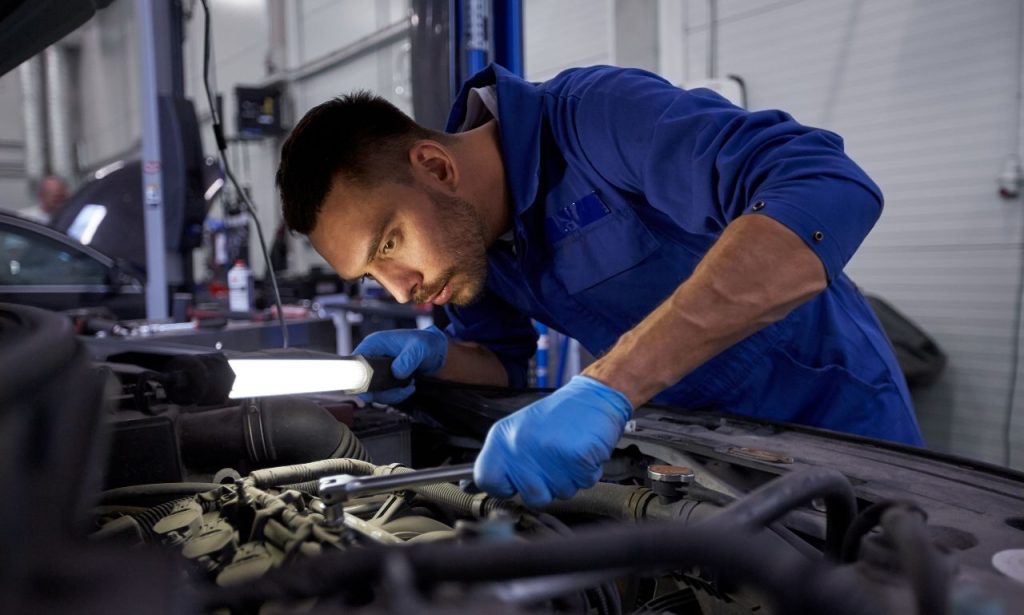 what makes more money car detailing or a car mechanic