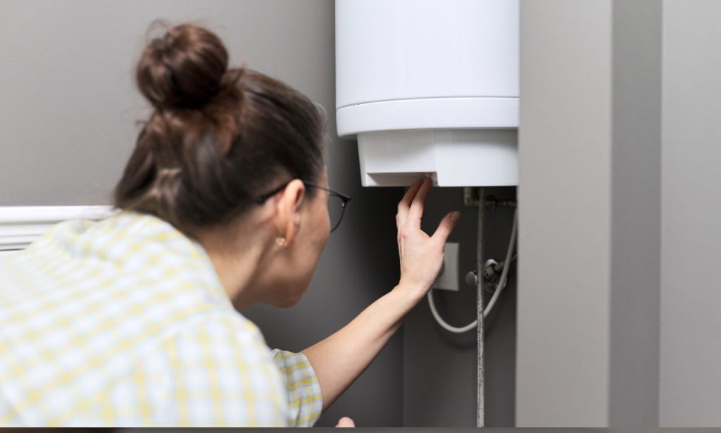 what to do if your hot water heater is leaking