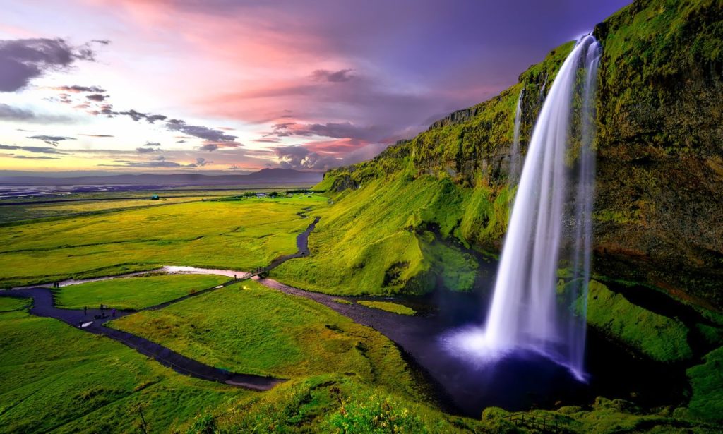 What is Best Vacation to Iceland in August