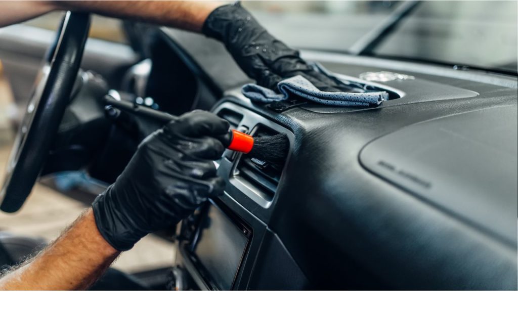 what makes more money car detailing or a car mechanic